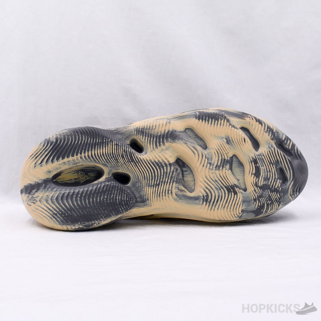 Buy Online Yeezy Foam RNNER Moon Gray in Pakistan Yeezy Foam RNNER